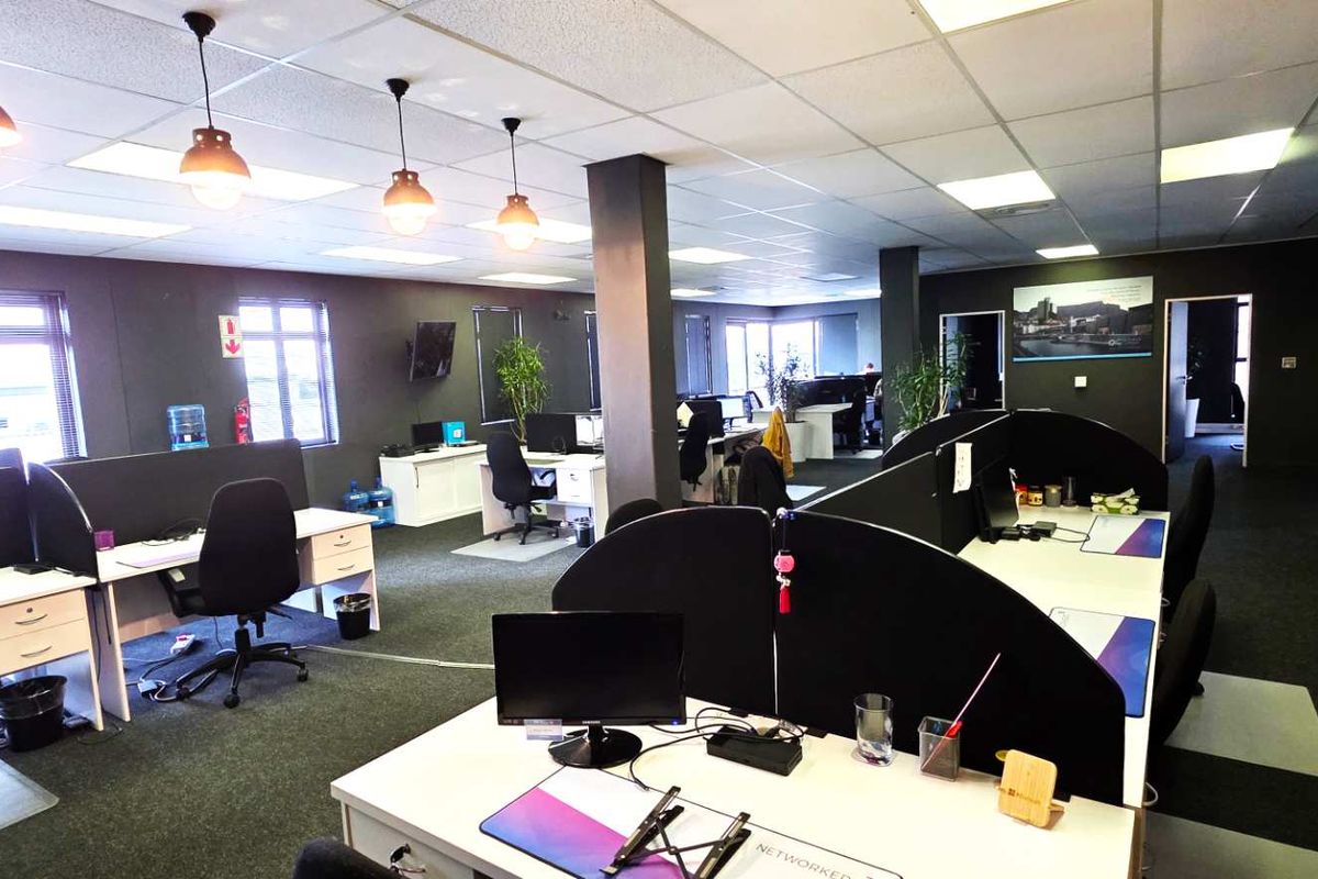 Modern First Floor Office in Westlake - Photo 2