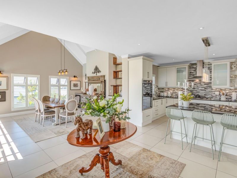 Estate Living with Outeniqua Mountain Views - Photo 3