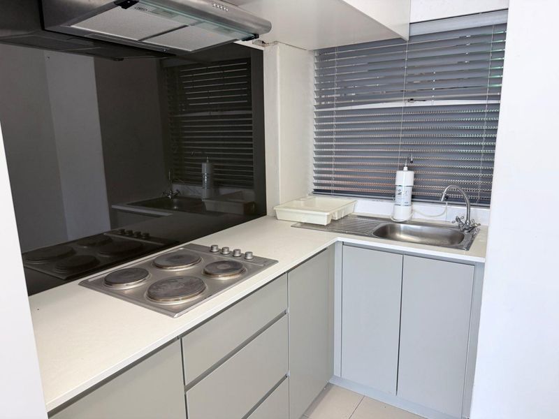 Luxurious Retirement Living in the Heart of Mouillie Point - Photo 9