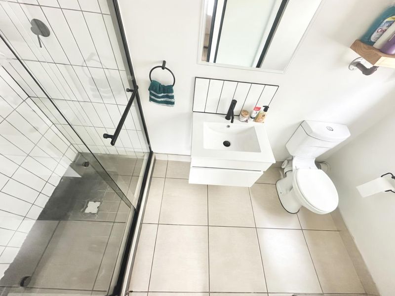 WELL PRICED ONE-BEDROOM FLAT FOR SALE IN THE REID - Photo 7