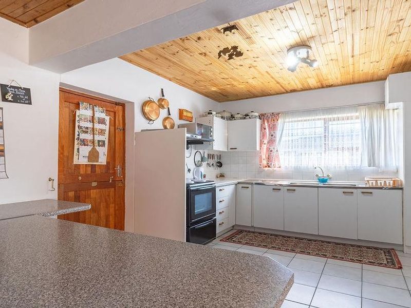 Seaside Bliss: Your Dream Holiday Home Awaits! - Photo 8