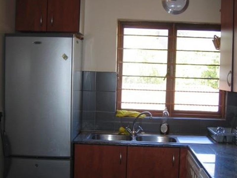 SPACIOUS 2 BED FULLY FURNISHED APARTMENT - Photo 7