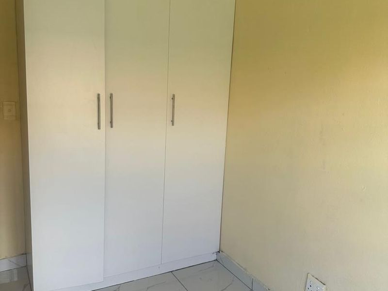 Modern 3-Bedroom Family Home in Payneville, Springs - Photo 8