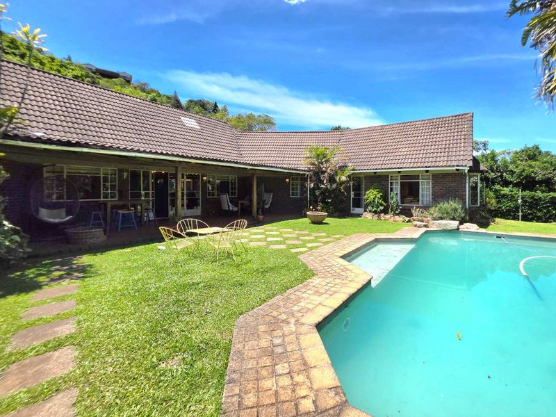 Expansive 4 Bed Home Plus 2 Flatlets, set in Parklike Gardens. - Photo 2