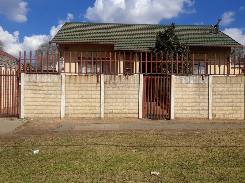 Kenilworth, 2 Bedroom house with flatlet and pool - Photo 2