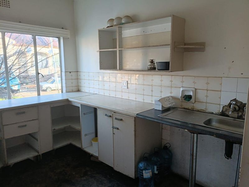 INVESTMENT PROPERTY!! - Photo 6