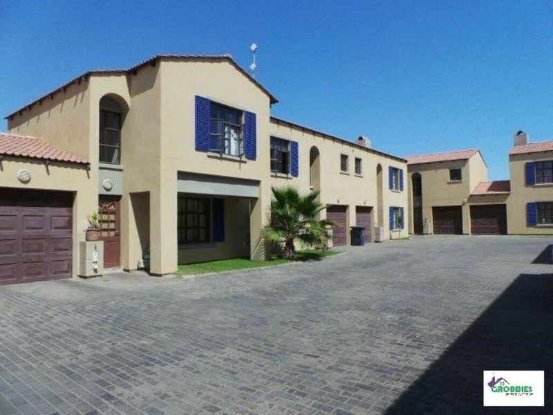 3 bedrooms Townhouse in Fairways Estate - Photo 4