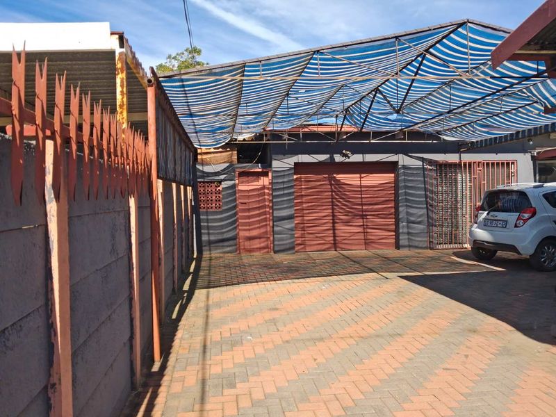 4 Bedroom House For Sale in Vanderbijlpark CE2 - Photo 3