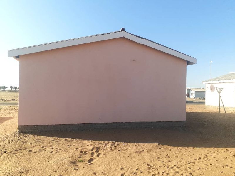 3 Bedroom House - Photo 3