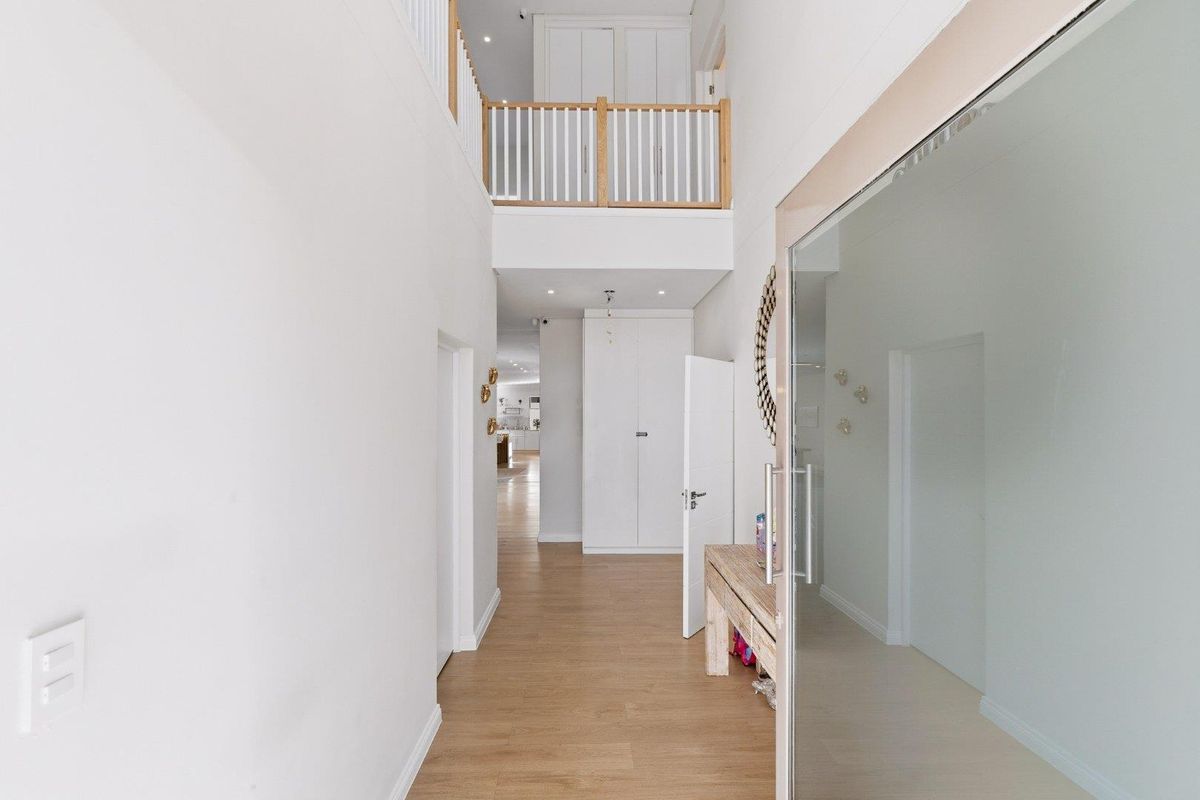 Exquisite Contemporary Residence in Prestigious Sagewood Estate - Photo 5