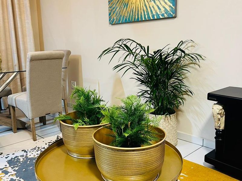 Modern 2-Bedroom Duplex with Air Conditioning, Uncapped WiFi & Included Services - Photo 2