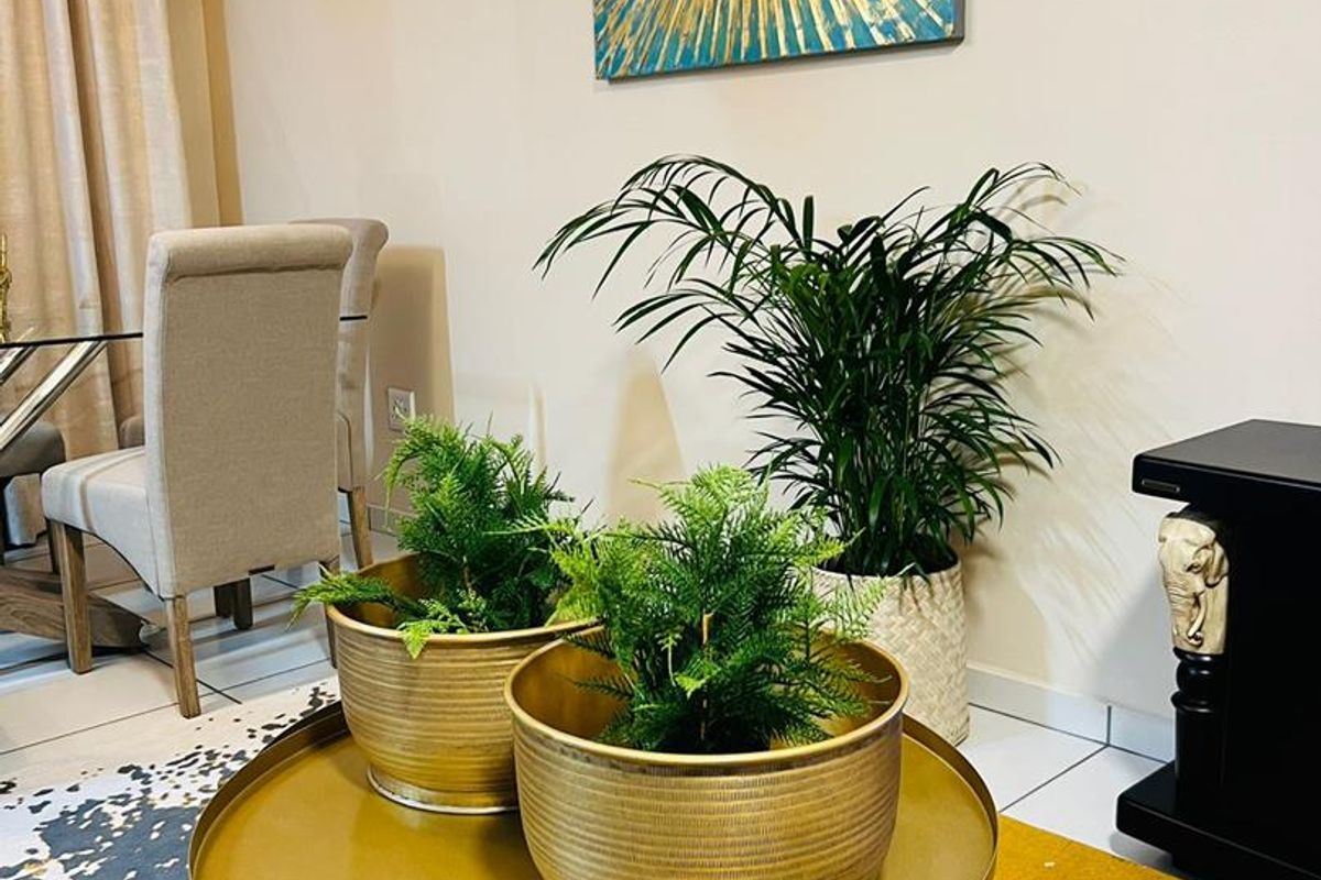 Modern 2-Bedroom Duplex with Air Conditioning, Uncapped WiFi & Included Services - Photo 2