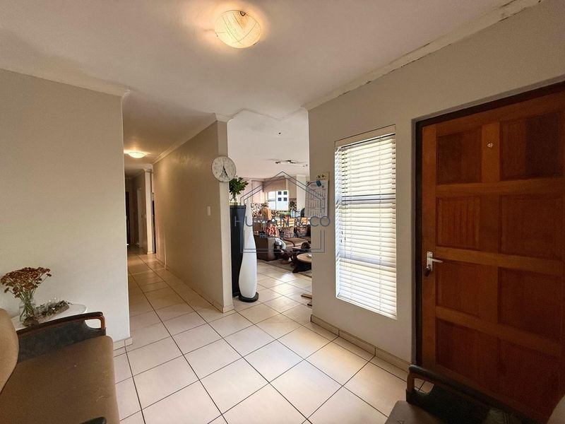 Ideal Starter Home in Fairway Estate - Photo 8