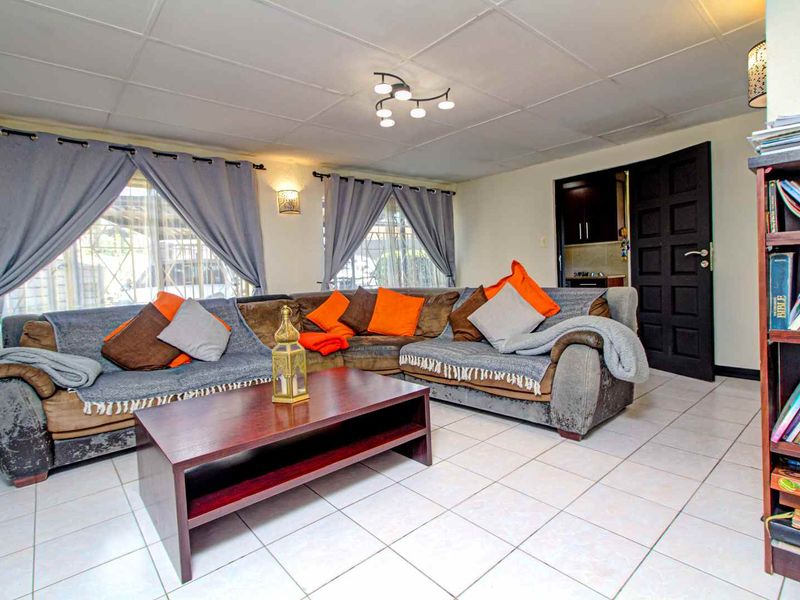 Perfect Family Home: Space, Style, & Solar Savings! - Photo 4