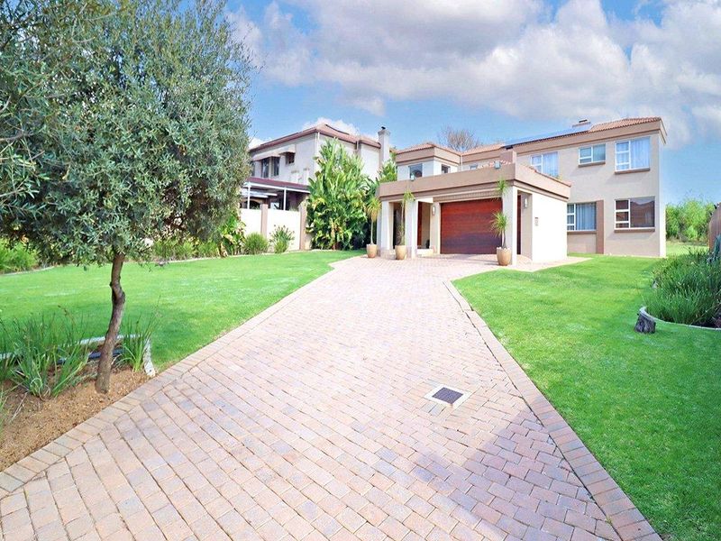 4 Bedroom - Beautiful Views - Photo 2