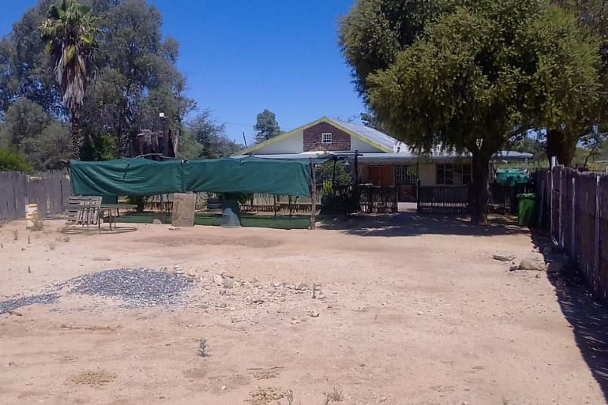 Three-bedroom house with 4 Very Spacious Flatlets for sale in Omaruru! - Photo 3