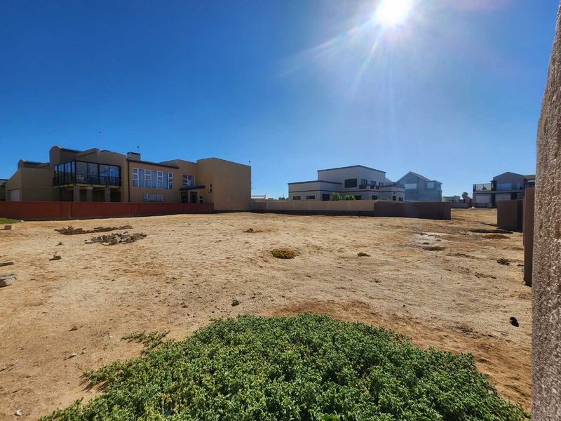 Located in the " Blou Mure" area in Henties Bay. - Photo 6