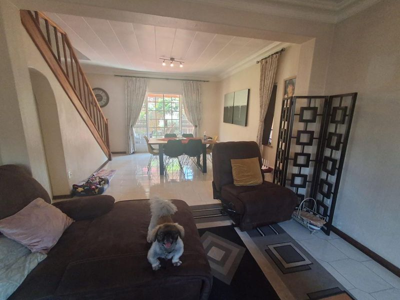 PET FRIENDLY DUPLEX IN CONSTANTIA COMPLEX - Photo 7