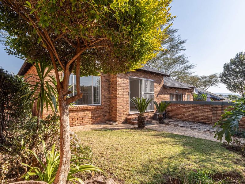 Freestanding 2 bed 1 bath unit neatly tiled and painted. Close to Curro Wilgeheuwel. - Photo 4