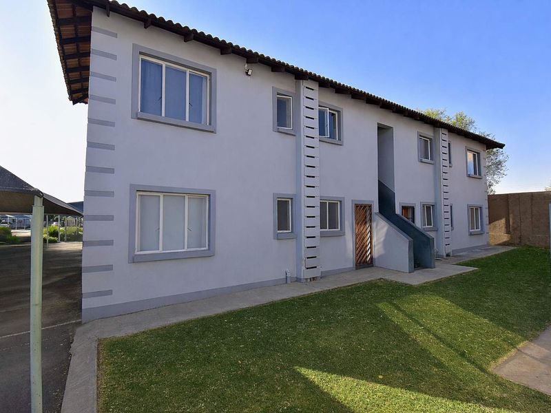 Modern First Floor Apartment - Photo 2