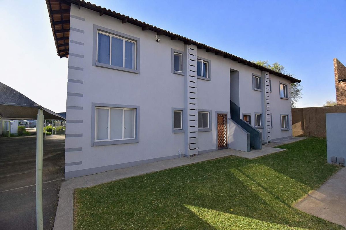 Modern First Floor Apartment - Photo 2