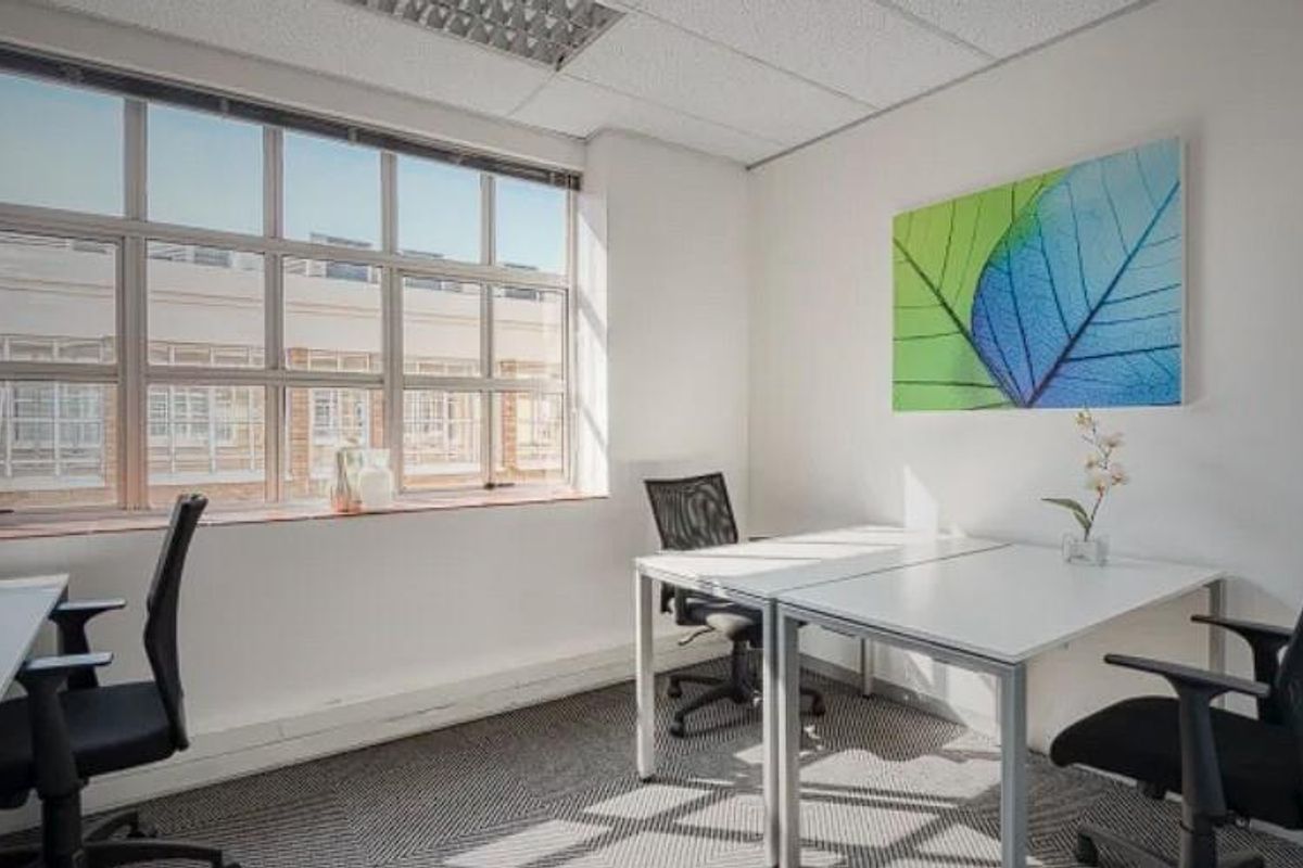Serviced office space for 10 persons in Regus Surrey Avenue - Photo 4