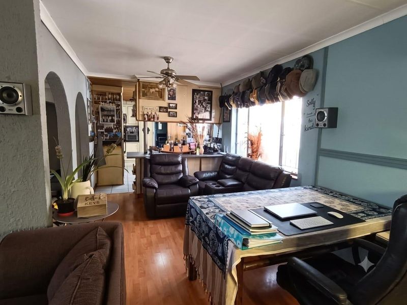 Stunning 3-Bedroom Home with Private Jacuzzi in Fauna - Photo 5