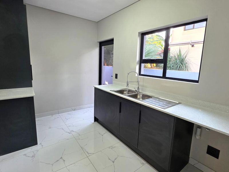 Pristine 4 Bedroom Family Home in Melodie Hartbeespoort - Photo 7