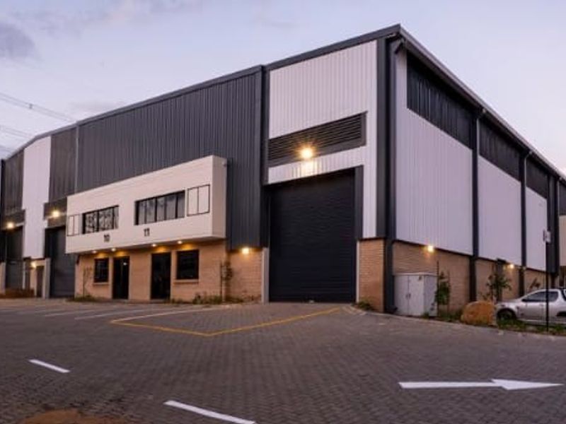 895m2 Samrand Warehouse To Let - Photo 4