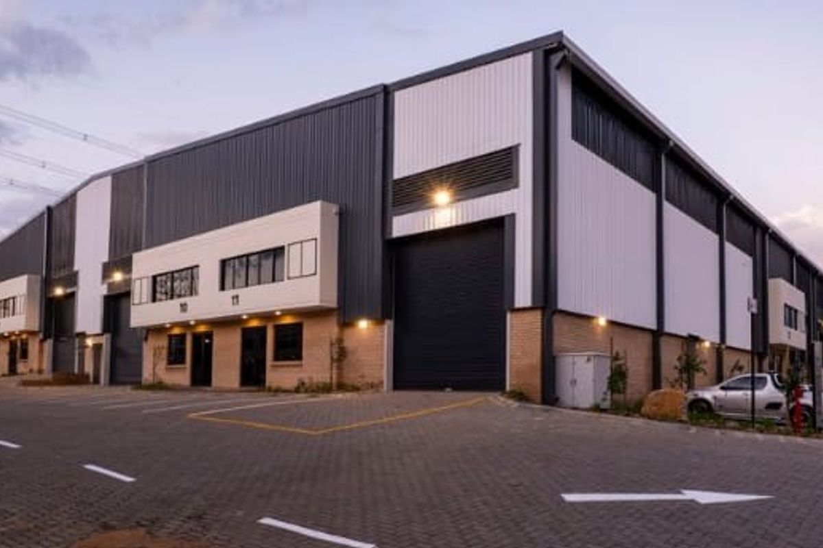 895m2 Samrand Warehouse To Let - Photo 4