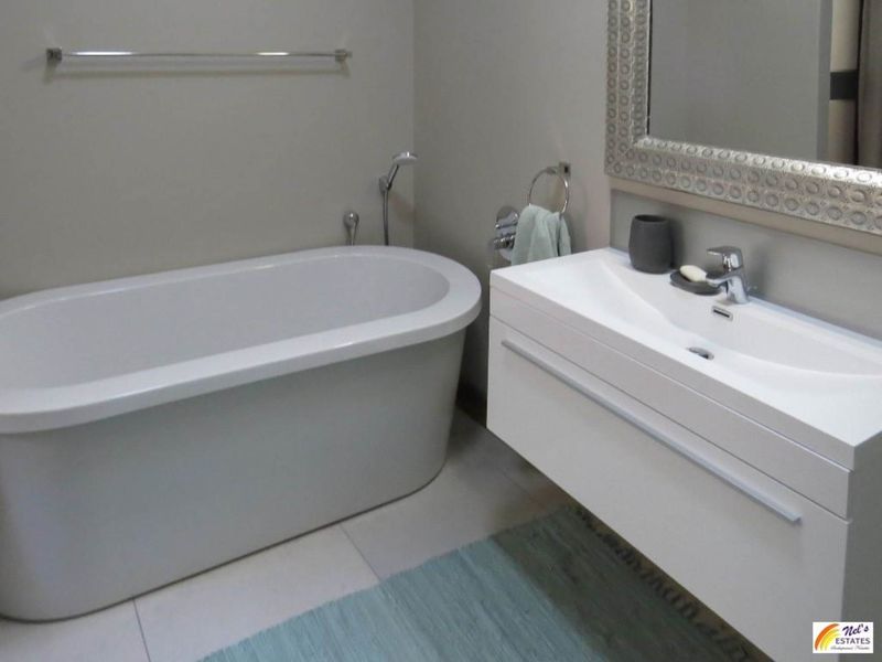 Stupendously Spacious - Photo 6