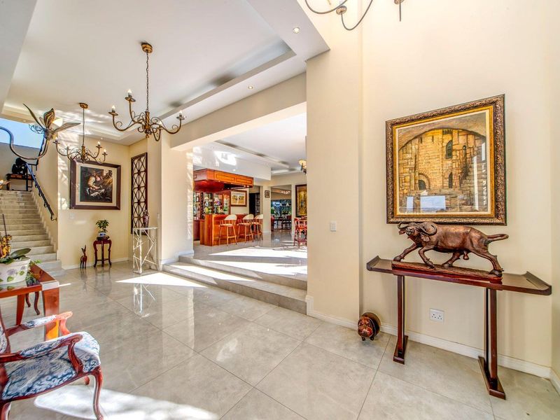 Multi-storey luxurious home in great location - Photo 5