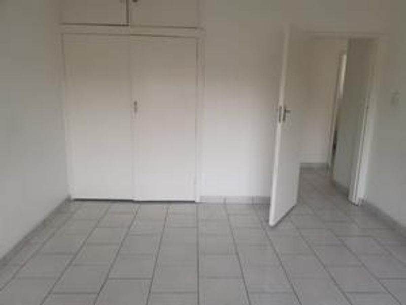 Quiet Complex - Photo 7