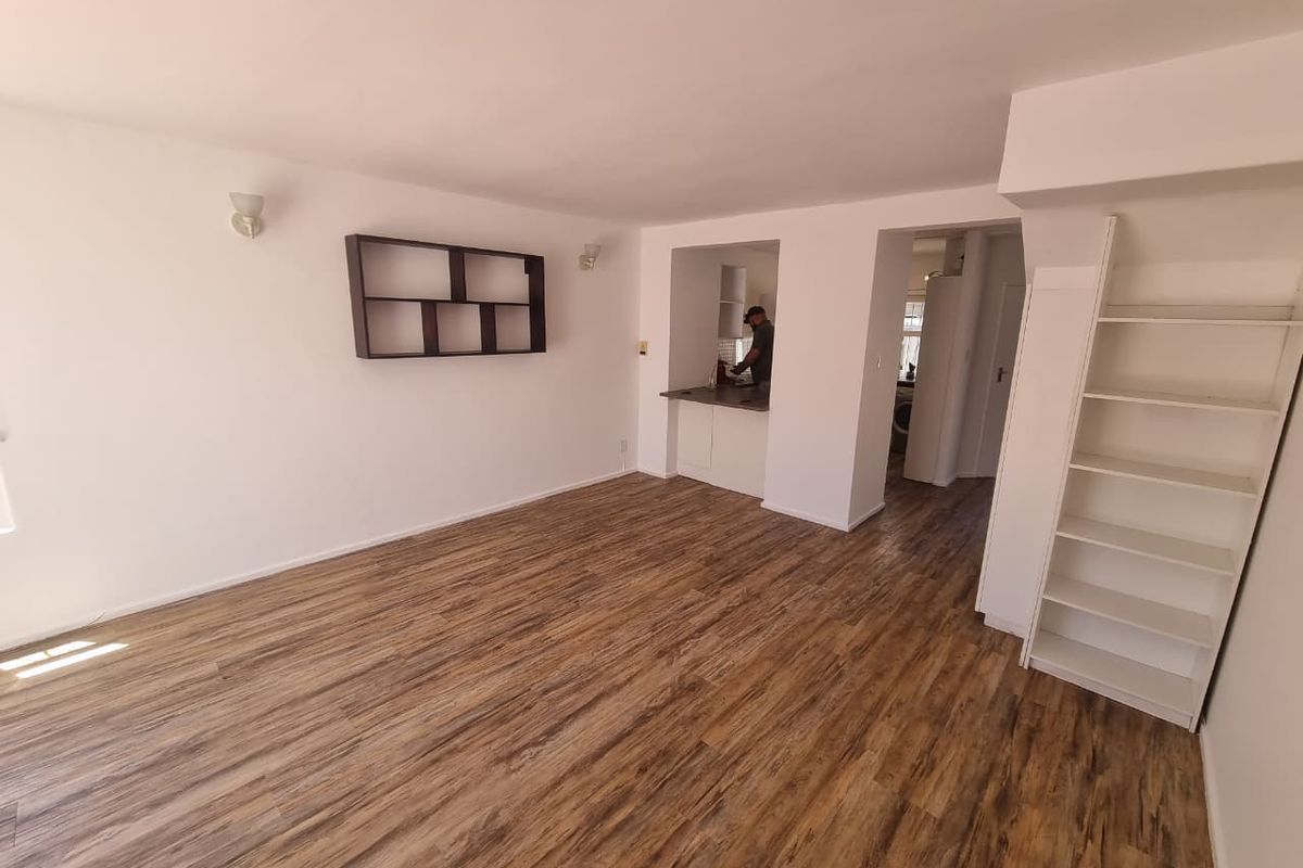 Semi-furnished Two-Bedroom Townhouse with Courtyard and Garage in Sought-After Claremont Upper! - Photo 5
