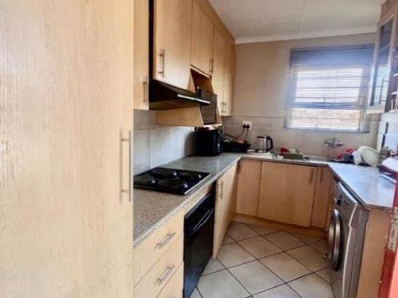 Family Home For Sale - Photo 6