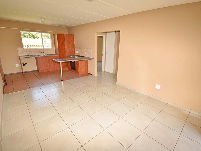 Ground Floor Townhouse - Photo 4