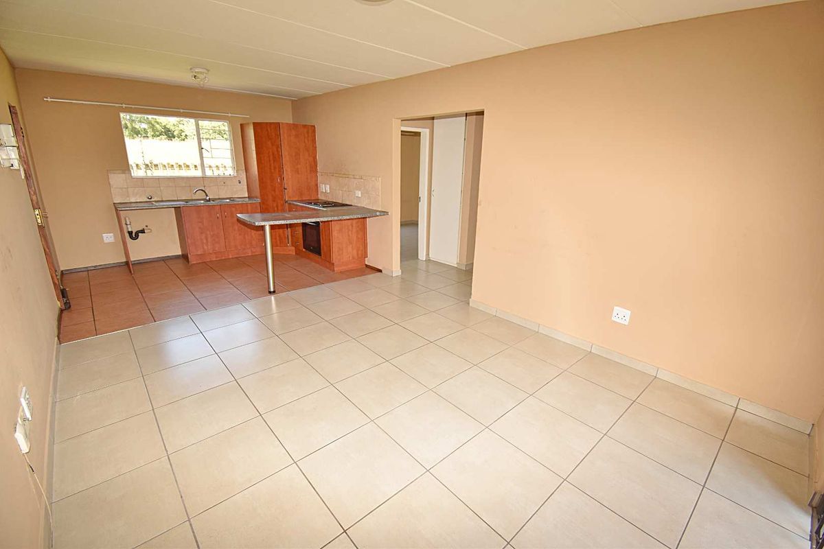 Ground Floor Townhouse - Photo 4