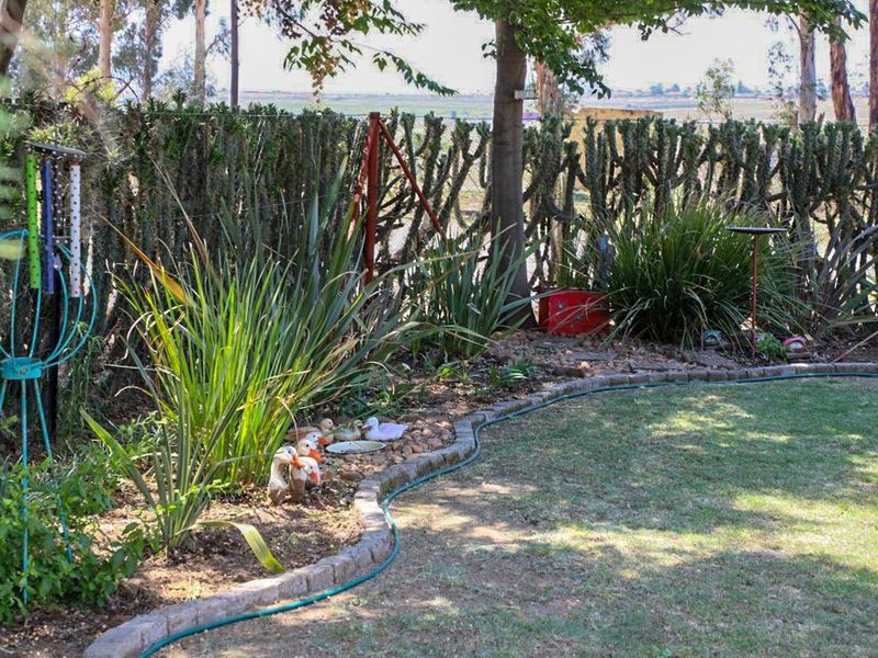 Charming and Versatile 3-Bedroom Home in Villiers - Photo 2