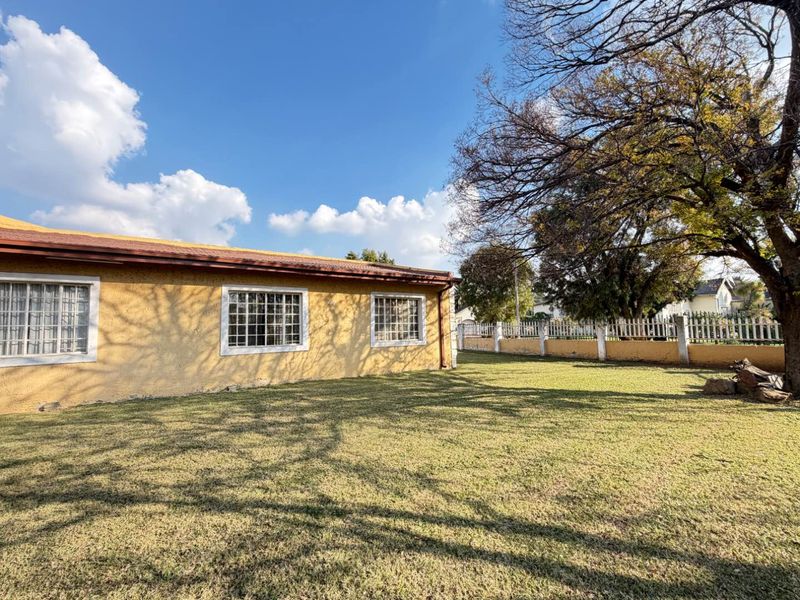 Spacious 5-Bed Family Home in Desirable Mackenzie Park - Photo 1