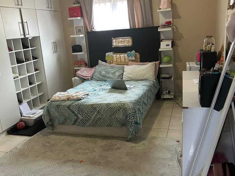 Spacious home - Photo 8