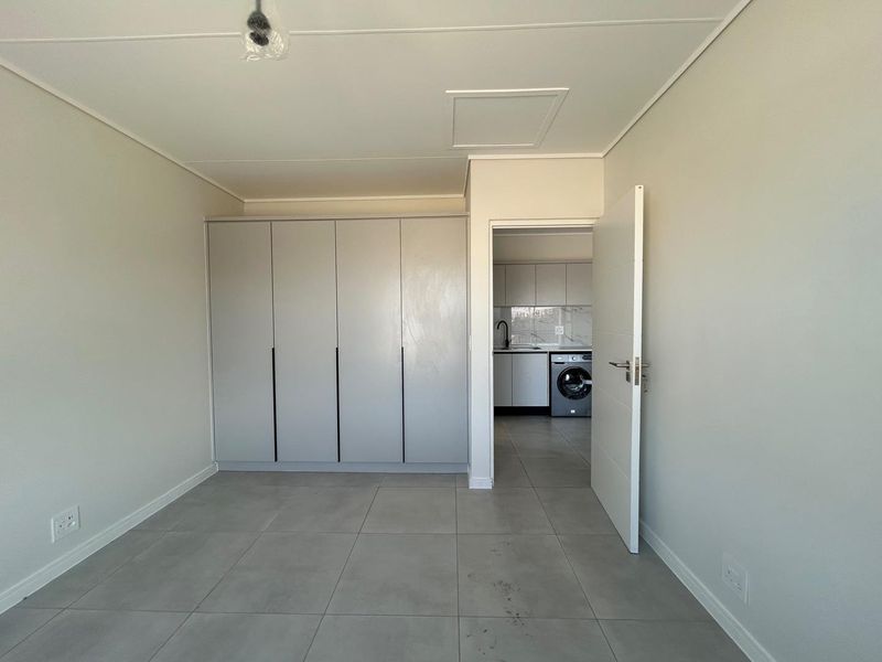 Modern 1-Bedroom Apartment in Suikerbos Estate, Sandown - Photo 7