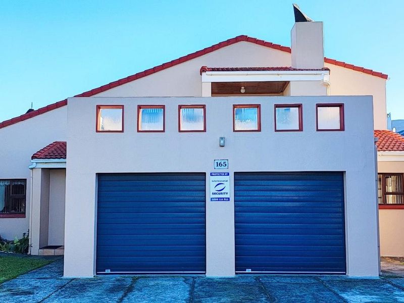 Coastal Paradise Awaits: Your Franskraal Haven Just 100 Meters from the Beach! - Photo 2