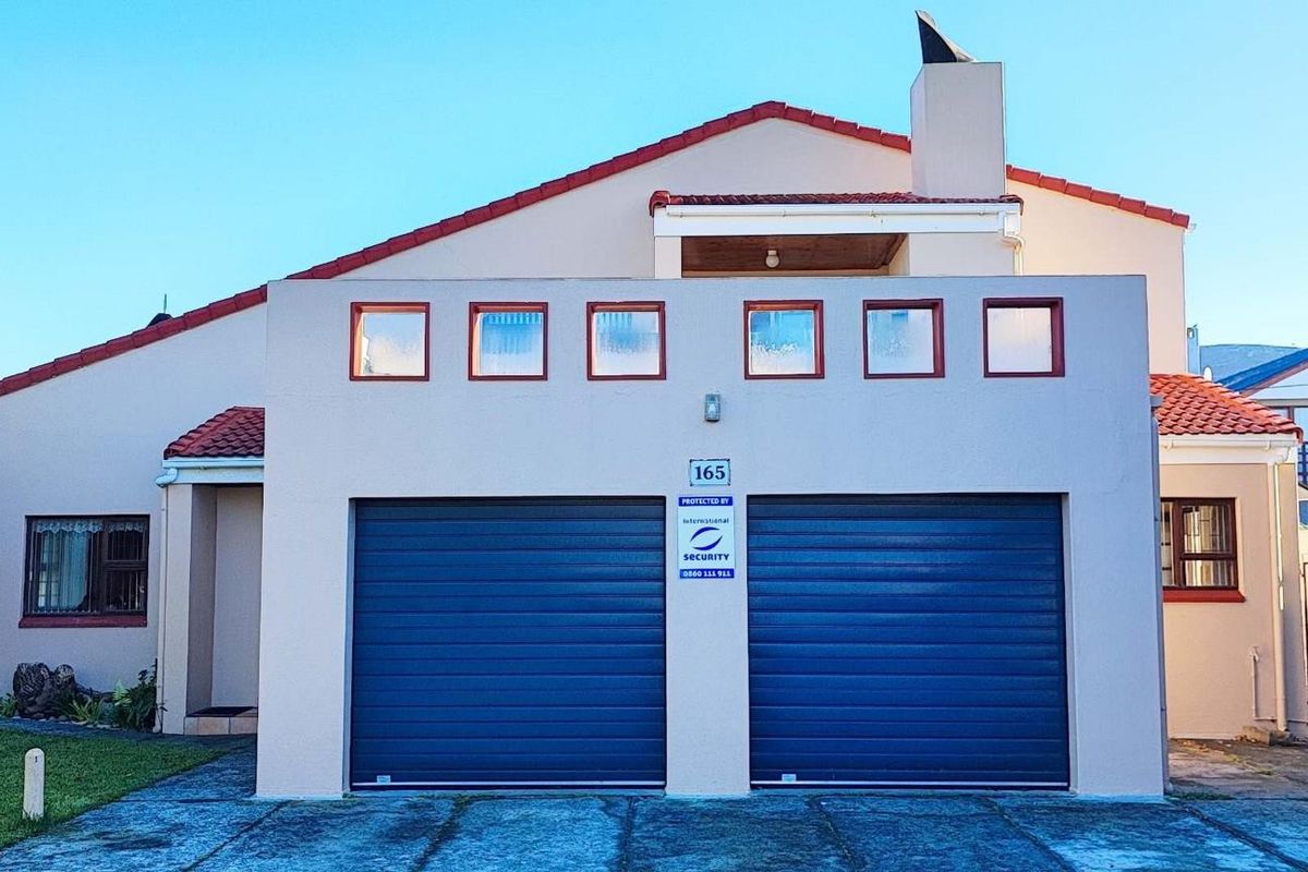 Coastal Paradise Awaits: Your Franskraal Haven Just 100 Meters from the Beach! - Photo 2