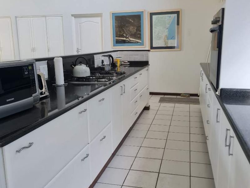 Spacious family home ideal for nature lovers - Photo 4