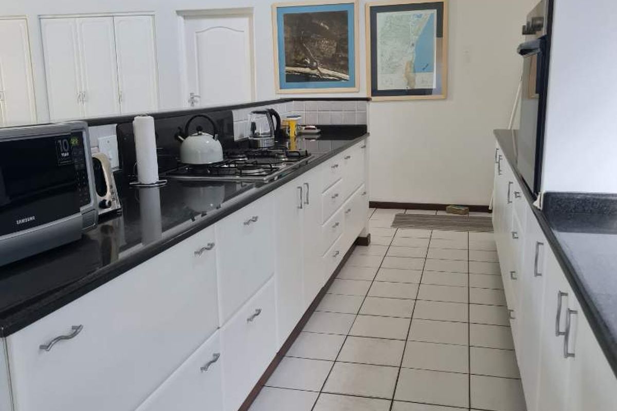 Spacious family home ideal for nature lovers - Photo 4