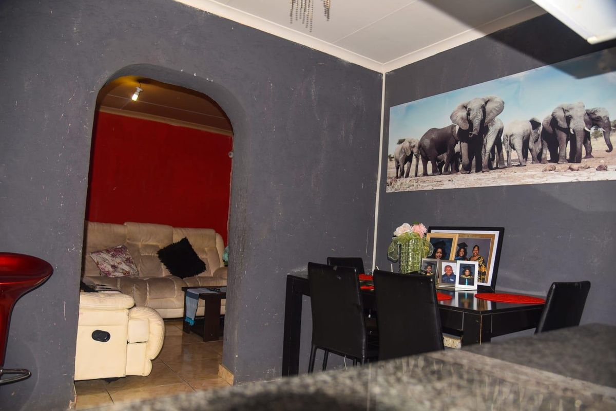 Clayville - R 960 000 Lovely Home ! - Photo 2