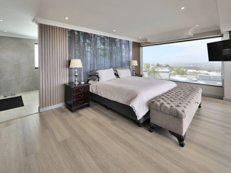 FOUR STOREY, DRAMATIC SCALE AND VOLUME RESIDENCE IN PLATTEKLOOF. - Photo 4