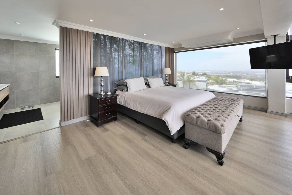 FOUR STOREY, DRAMATIC SCALE AND VOLUME RESIDENCE IN PLATTEKLOOF. - Photo 4