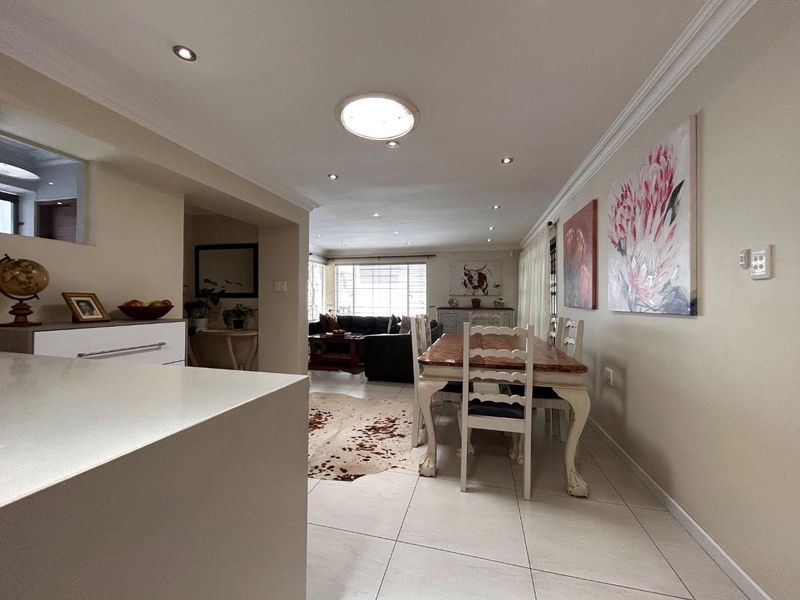 Exquisite Contemporary Residence – Full Title Home - Photo 7