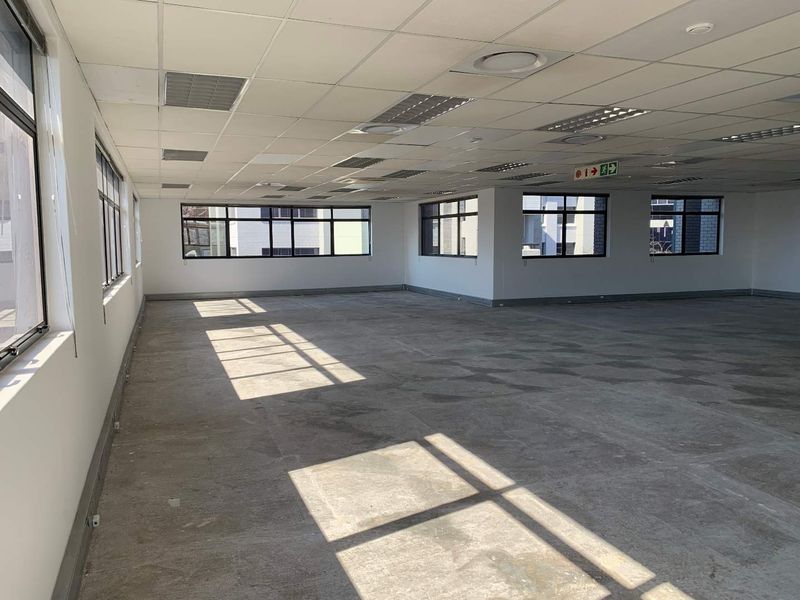 329m2 Office Space To Let at 11 Naivasha Road, Sunninghill - Photo 7